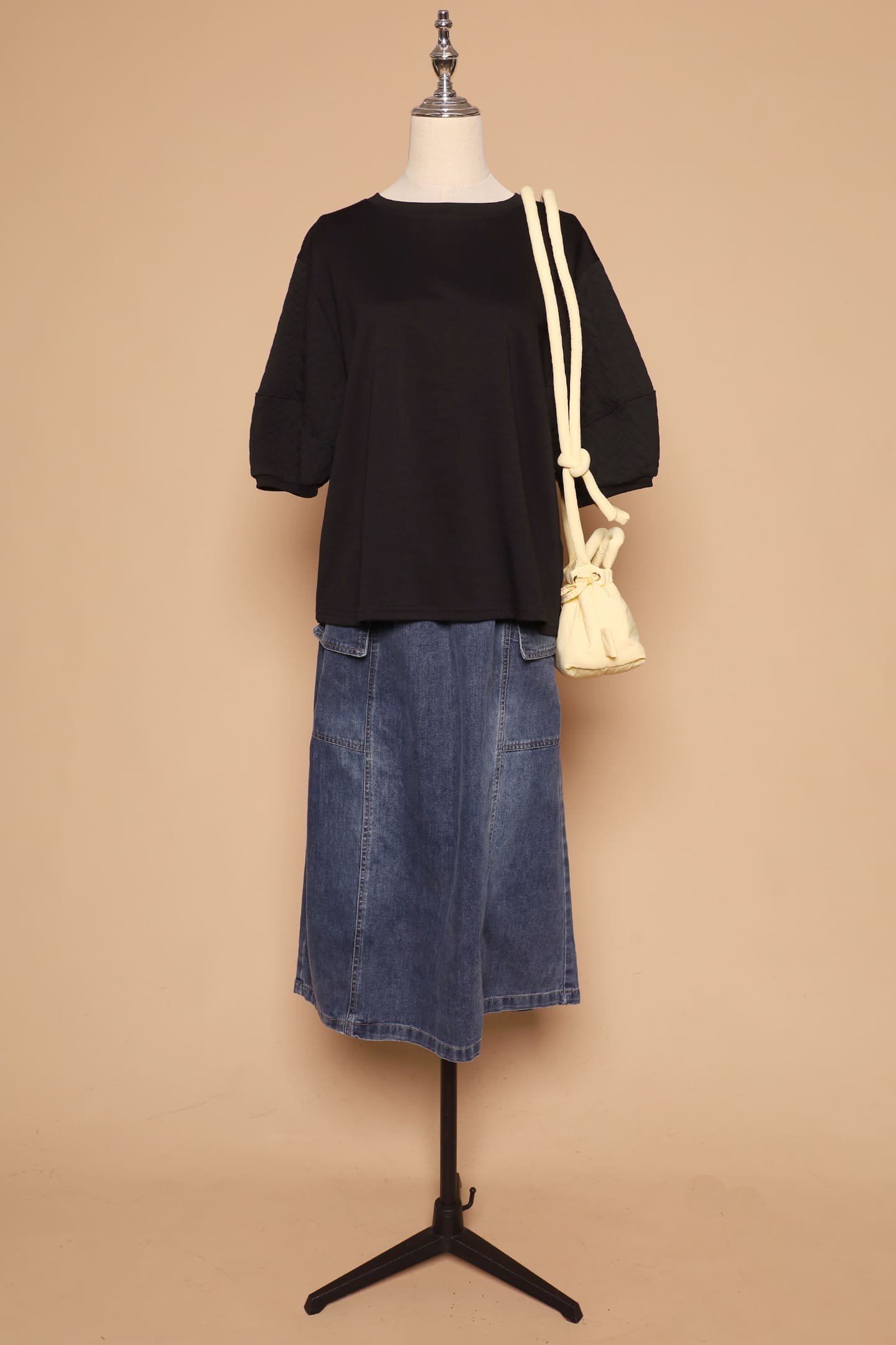 PO - Yuan Embossed Sleeves Top in Black - Image 7