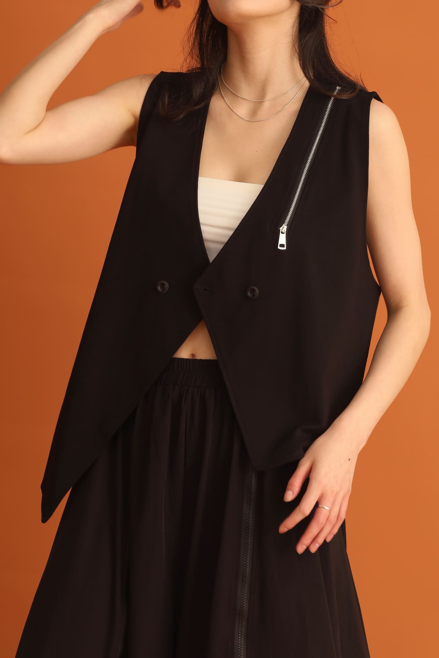 CHOSEN - Joo Zipper Vest in Black - Image 2