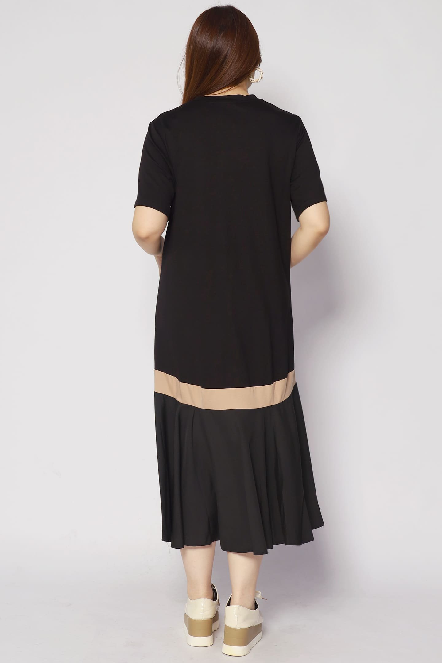 Leigh Colourblock Dress in Black - Image 7