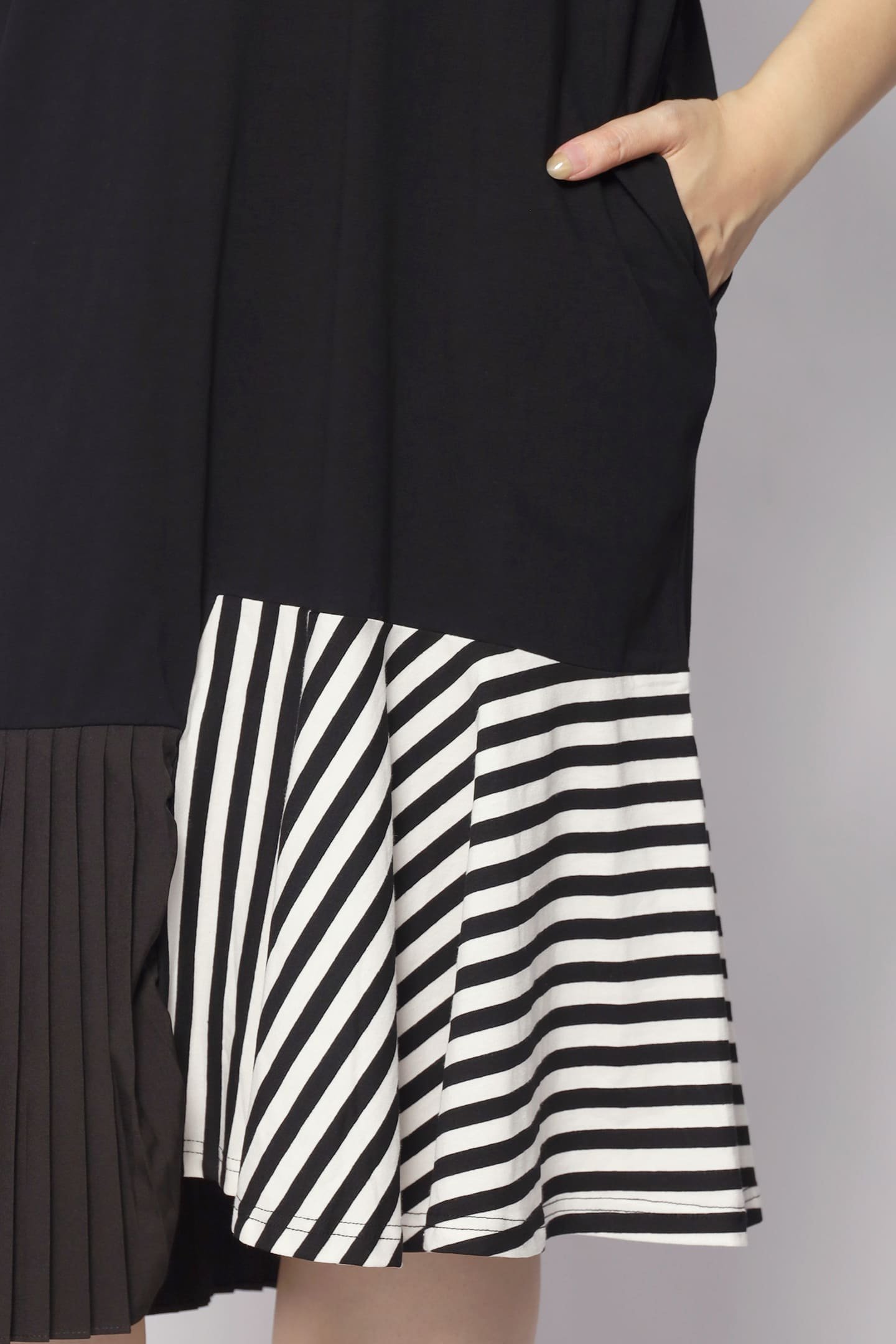 Yara Monochrome Dress - Image 8