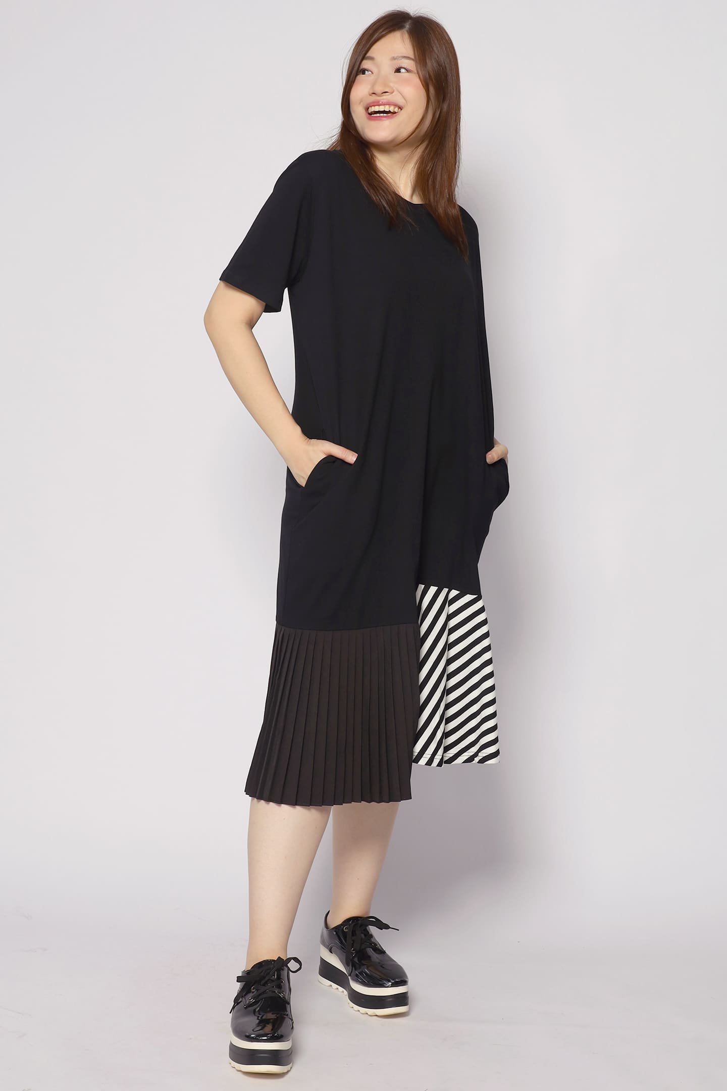 Yara Monochrome Dress - Image 6
