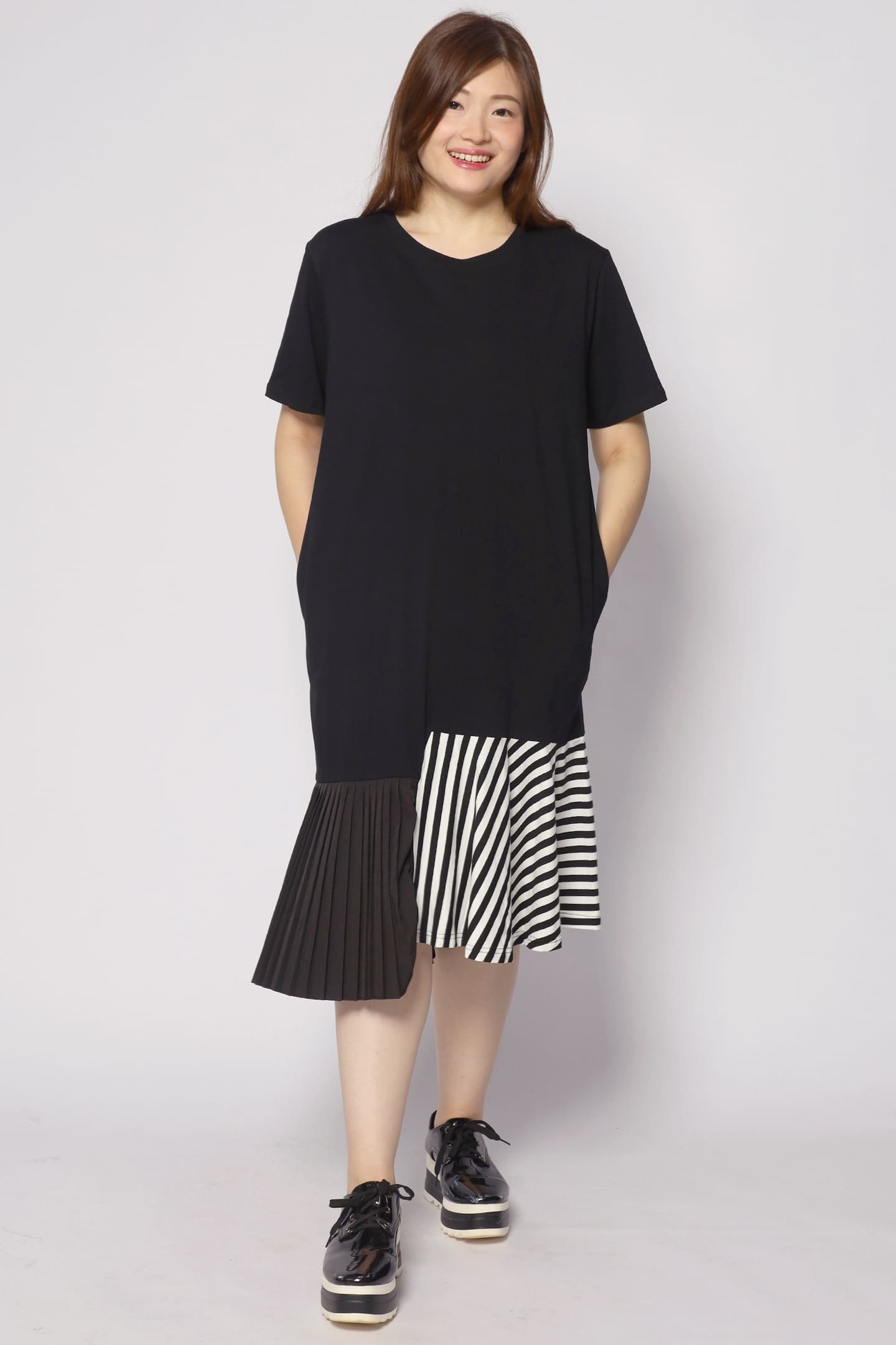 Yara Monochrome Dress - Image 1